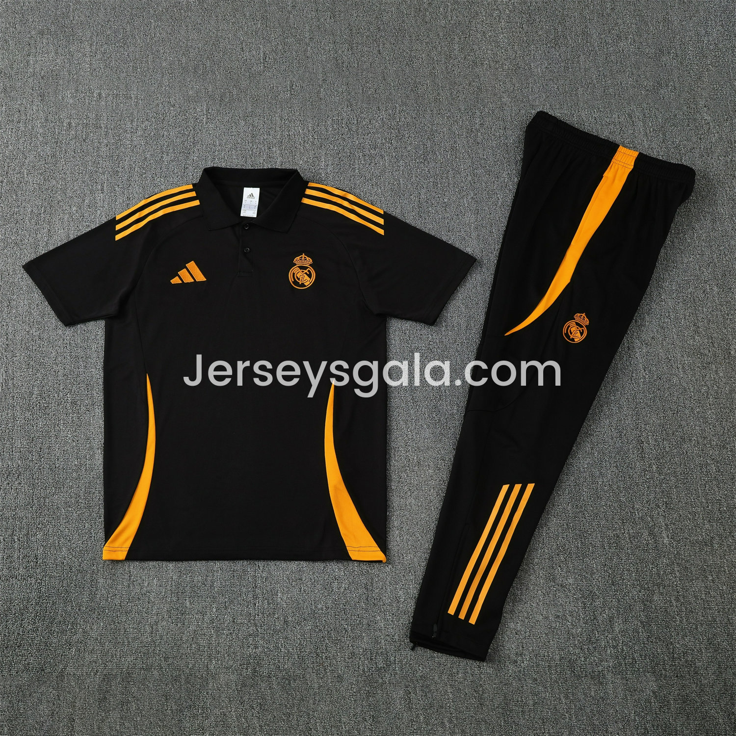Real Madrid 25-26 POLO Short-Sleeve Training Set - Black Top and Pants with Yellow Stripes - JerseysGala