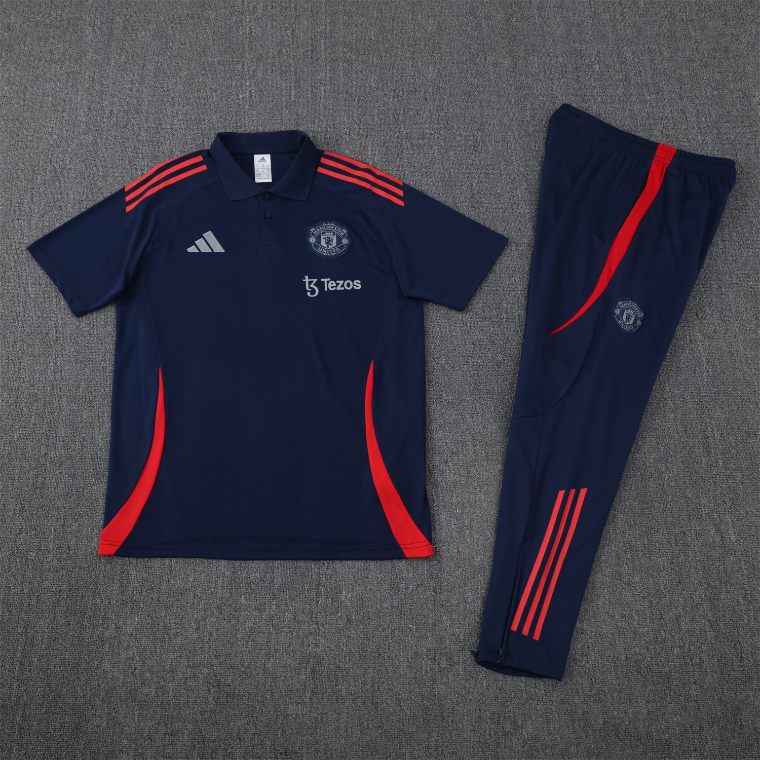 Manchester United 25-26 POLO Short-Sleeve Training Set - Deep Blue Top and Pants with Red Stripes - JerseysGala