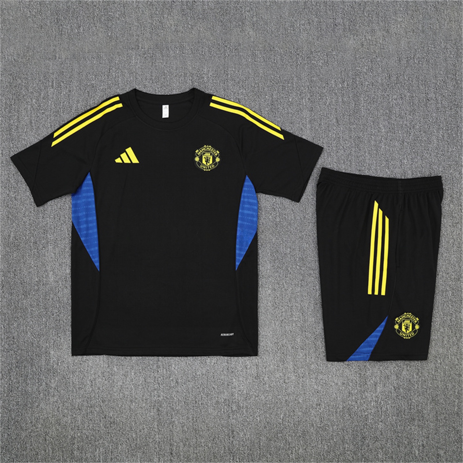 Manchester United 25-26 Kids Short-Sleeve Training Set - Black Top & Black shorts - JerseysGala