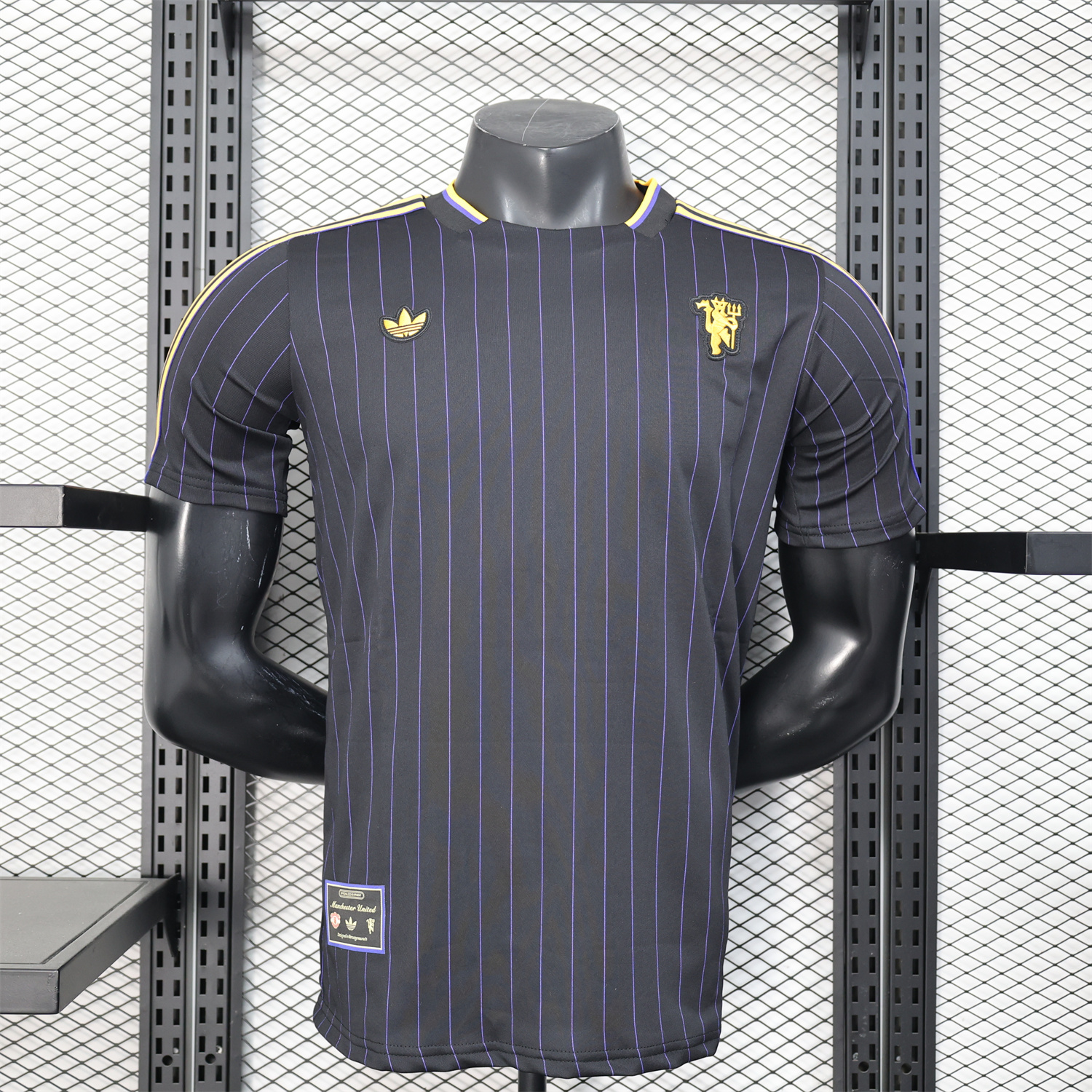 Manchester United 25-26 Trefoil Purple Lines Black Travel Jersey - Player Version - JerseysGala